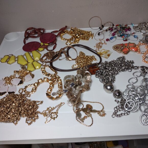 Lot Of Over 40 Necklaces - Picture 16 of 16